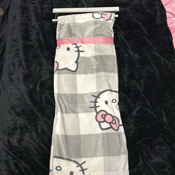 HELLO KITTY BLANKET - Picture 2 of 2